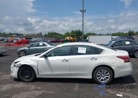 2015 Nissan Altima 2.5/2.5 S/2.5 Sl/2.5 Sv z USA, uszkodzony, nr VIN 1N4AL3AP3FC232582